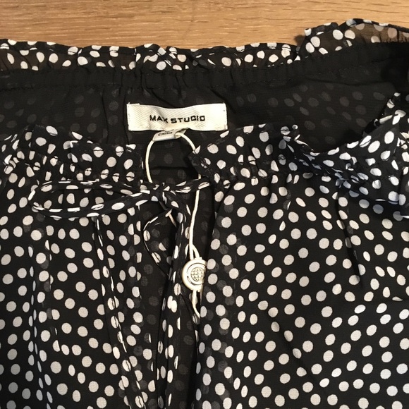 *Clearance* New w/tags Max Studio sleeveless blouse - Picture 6 of 8